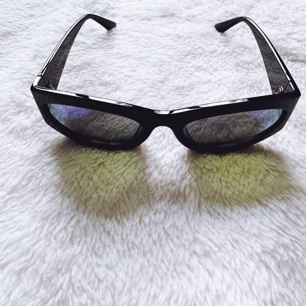 Faye Mirrored Purple with Black Rim Sunglasses - Picture 4 of 16